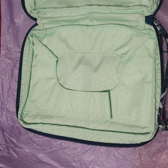 Vera Bradley lighten up wipes pouch 👝 - Picture 5 of 5